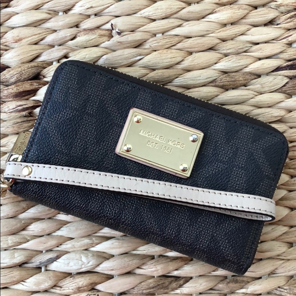 Michal Kors - Monogram Phone Wrislet